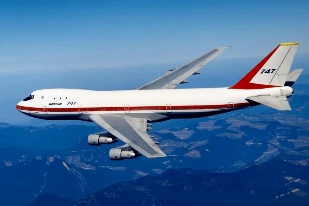 B747